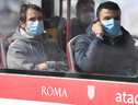 Passeggeri con le mascherine sui mezzi pubblici (ANSA)