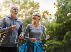 Anziani, attività fisica regolare riduce mortalità del 30% (ANSA)