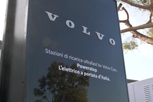 Auto elettriche, Volvo inaugura a Bari colonna ricarica ultrafast (ANSA)