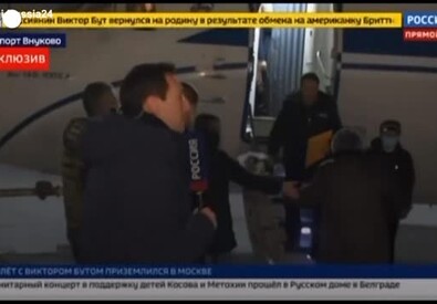 Russia, il trafficante d'armi Viktor Bout atterra a Mosca: le immagini di Russia24