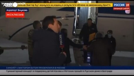 Russia, il trafficante d'armi Viktor Bout atterra a Mosca: le immagini di Russia24 (ANSA)