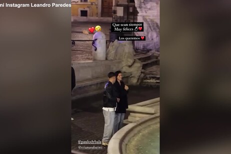 Calcio, Dybala si sposa: la proposta a Fontana di Trevi