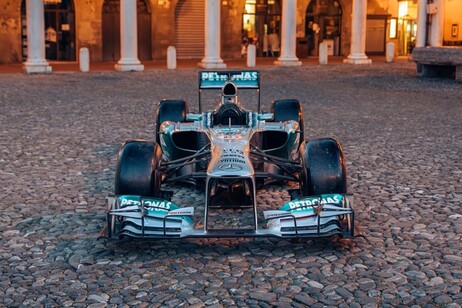Venduta la Mercedes F1 guidata da Hamilton nel 2013