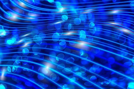 Neuroni artificiali e luce per rendere più efficienti le tecnologie del futuro (fonte: Pixabay)