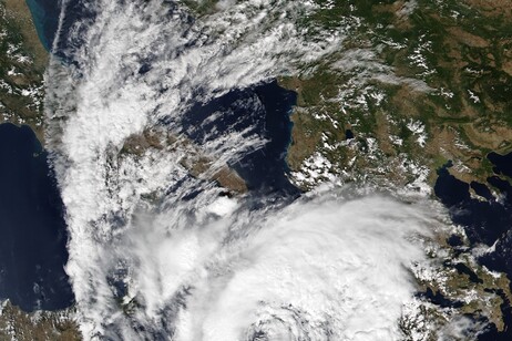 The medicane of September 17 2020  (credit: NOAA-20 satellite for the VIIRS imagery)