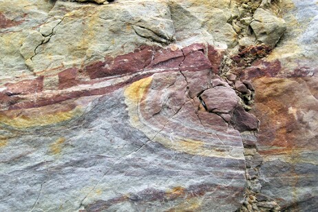 Nelle caratteristiche delle rocce forse la spia dei terremoti (fonte: James St. John, da Wikipedia)