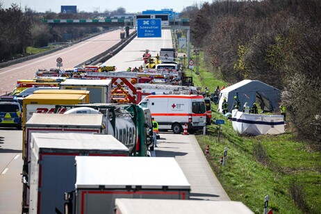Germania: diversi morti in incidente autobus in autostrada
