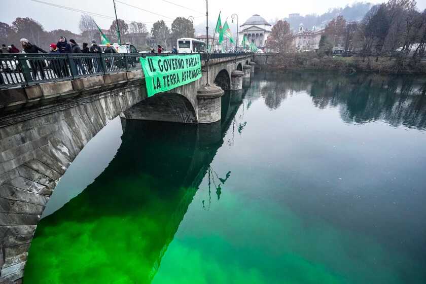 Extinction Rebellion dye canals and rivers green in Venice, Milan, Rome, Turin and Bologna - ALL RIGHTS RESERVED