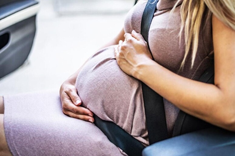 Spagna: scorta donna incinta verso sala parto costa 1440 euro © ANSA/Autopista