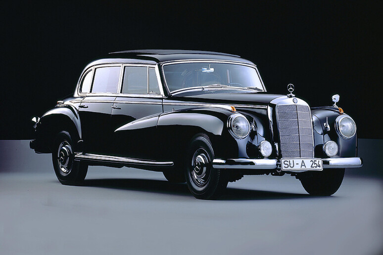 Lusso Mercedes, da Maybach W3 1921 alla 300 Adenauer del  	'51 © ANSA/Mercedes-Benz AG