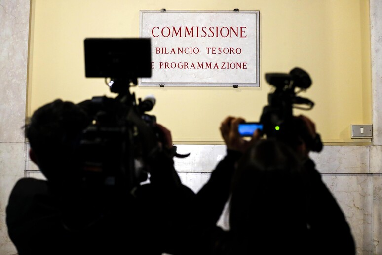 La targa della Commissione Bilancio della Camera (archivio) - RIPRODUZIONE RISERVATA