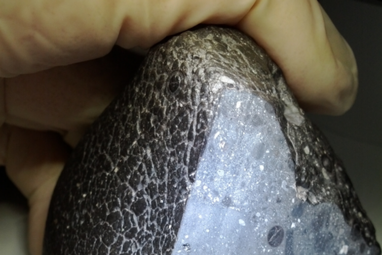 Un frammento del meteorite. Fonte:Nasa - RIPRODUZIONE RISERVATA