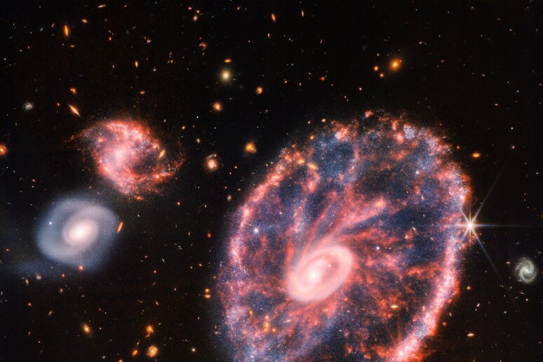 La galassia Ruota di carro svelata dal telescopio spaziale James Webb (fonte: NASA, ESA, CSA, STScI) - RIPRODUZIONE RISERVATA