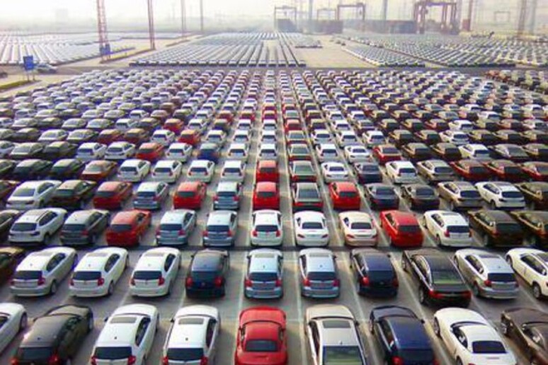 ACI: crollo del mercato dell 	'auto usata, -18.6% a luglio - RIPRODUZIONE RISERVATA