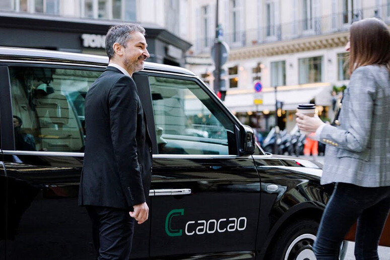 CaoCao Mobility, si espande servizio taxi LEVC a Parigi © ANSA/Geely