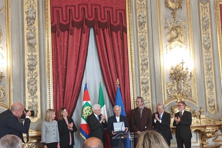 La cerimonia di consegna del premio Presidente della Repubblica al farmacologo Silvio Garattini (fonte: Accademia dei Lincei) - RIPRODUZIONE RISERVATA