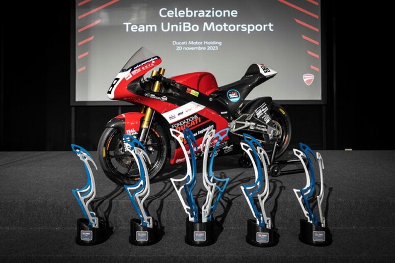 Ducati e UniBo celebrano la vittoria in MotoStudent 2023 - RIPRODUZIONE RISERVATA