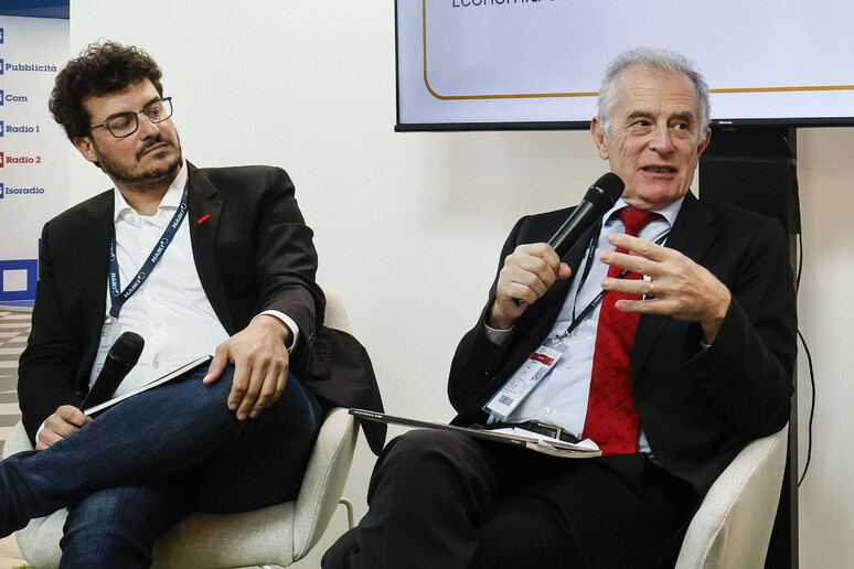 Il presidente CONOU Riccardo Piunti (D) ed Emanuele Bompan giornalista di Materia Rinnovabile - RIPRODUZIONE RISERVATA