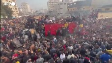 Migliaia di cittadini assaltano camion aiuti a Gaza