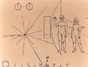 La placca a bordo della sonda Pioneer 10, disegnata da Carl Sagan e Frank Drake  (fonte: NASA Ames) (ANSA)