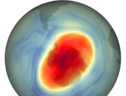 Rappresentazione grafica di forma e dimensioni del buco dell'ozono sopra l'Antartide il 5 ottobre 2022, alla massima estensione dell'anno (fonte: NASA Earth Observatory, Joshua Stevens) (ANSA)