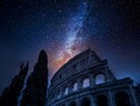 Rappresentazione artistica della Via Lattea sul Colosseo (fonte: Inaf) (ANSA)