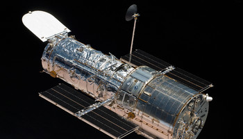 Una foto del telescopio spaziale Hubble, scatta il 19 maggio 2009 da un astronauta a bordo dello space shuttle Atlantis (Fonte: NASA) (ANSA)
