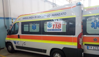 Sanit�. ambulanza 118 a Fabriano (ANSA)