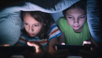 Bimbi troppo sugli schermi con pandemia, più disturbi del sonno (ANSA)