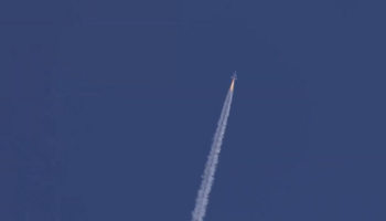 La navetta Vss Unity della Virgin Galactic poco dopo il rilascio da parte dell'aereo madre Vms Eve (fonte: NSF) (ANSA)
