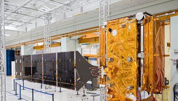 In lavorazione i pannelli solari del satellite Sentinel 1C (fonte: Thales Alenia Space) (ANSA)