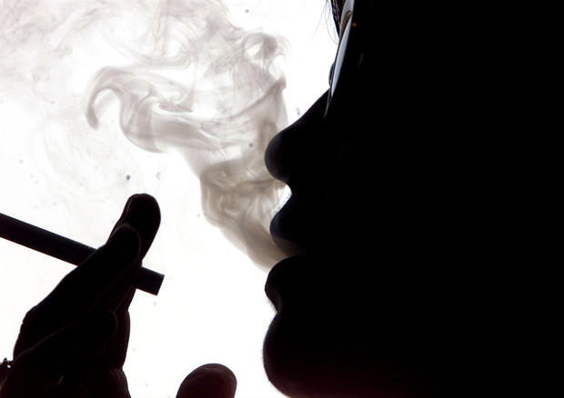 Fumo passivo, rischio asma bimbi se padre è stato esposto © ANSA