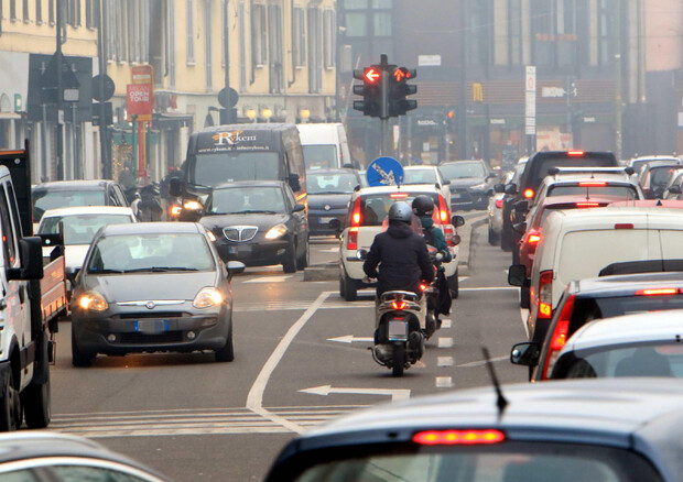 Intesa tra istituzioni Ue, stop a auto inquinanti dal 2035 © ANSA