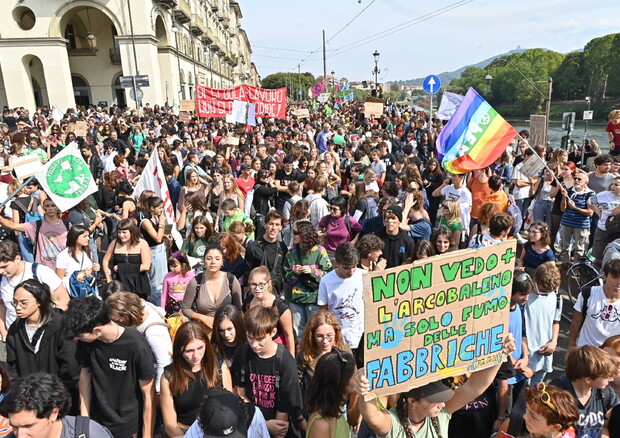 Global Climate Strike rally of Fridays for Future in Turin (ANSA)