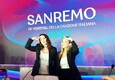 Sanremo, Paola e Chiara improvvisano il balletto di 'Furore' © ANSA