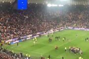 Udinese-Napoli, scontri in campo tra le tifoserie al Dacia Arena