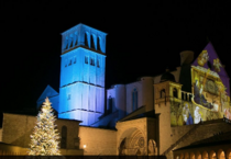 L'accensione albero di Natale ad Assisi (ANSA)
