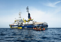 La nave Humanity 1 con 88 persone a bordo recuperate a Tobruk, in Libia (ANSA)