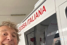 Enzo Iacchetti dona un'ambulanza all'ospedale di Bergamo