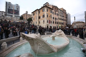 Rome's Barcaccia fountain reopens (ANSA)