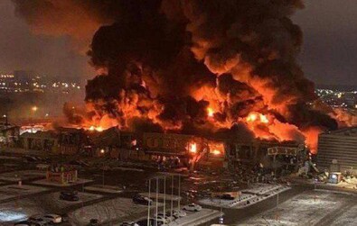 Mosca, incendio in un maxi centro commerciale (ANSA)