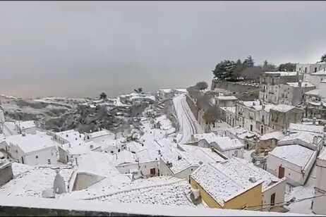 Neve in Puglia, imbiancati il Subappennino dauno e il Gargano