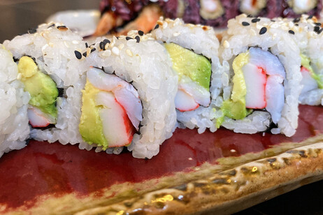 Sushi Japanese roll Uramaki - iStock.