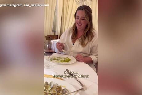 Milano, turista straniera ordina un cappuccino con la pasta: il cameriere temporeggia