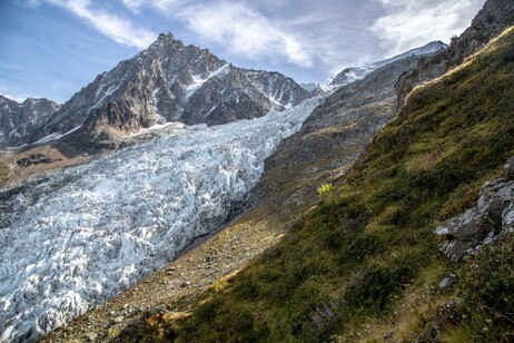 Il ghiacciaio dei Bossons, sul Monte Bianco (fonte: George Hodan, da PublicDomainPictures)