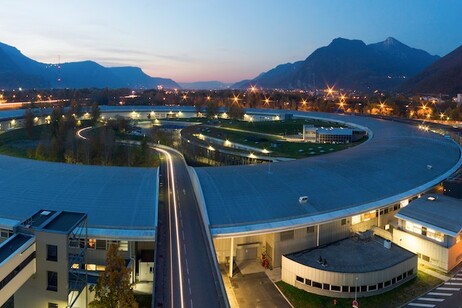 Lo European Synchrotron Radiation Facility, o Esrf, di Grenoble, in Francia: i ricercatori lo hanno utilizzato per analizzare i cristalli risalenti a più di 2 miliardi di anni fa (fonte: The European Synchrotron Radiation Facility)