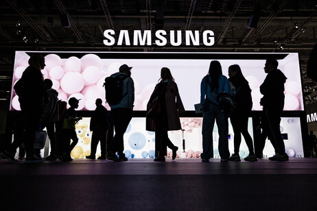 Samsung, il 17 gennaio arrivano i Galaxy S24 con l'IA