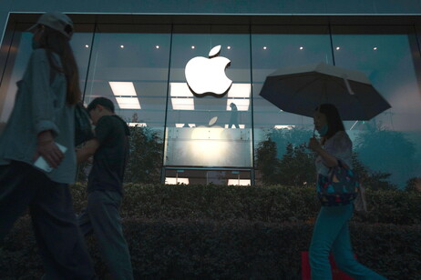 I ricavi di Apple in Cina deludono, volano i servizi