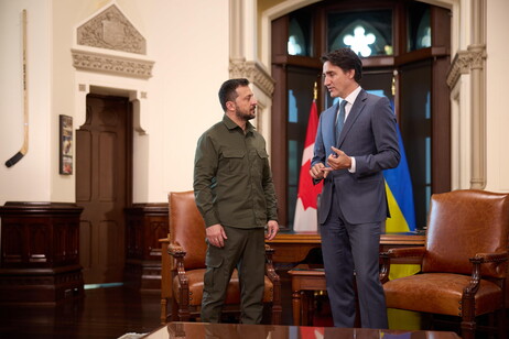 Il presidente ucraino Volodymyr Zelensky con il primo ministro canadese  Justin Trudeau