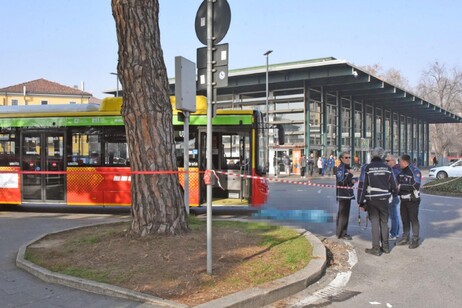 Il bus di linea a Bergamo che ha travolto il giorvane